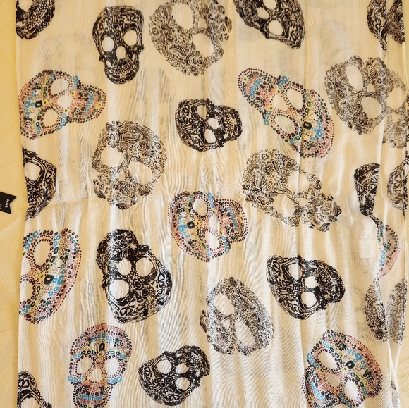 Pier 1 Scarf Wrap Skulls Metallic NWT - Picture 2 of 8